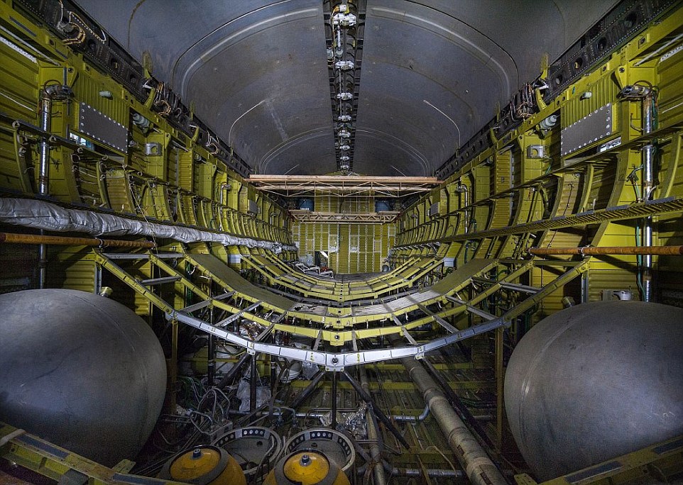 俄罗斯废弃航天飞机机库曝光 见证冷战美苏争霸