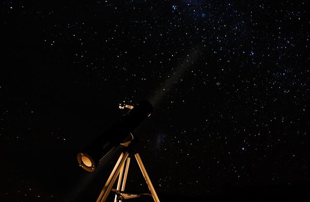 6����Ѯ��������ӭ����������ʱ�ļ������ǳ�Ϊҹ���еı�־