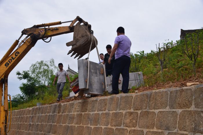 洛南盆地旧石器地点群保护标志碑安装完成