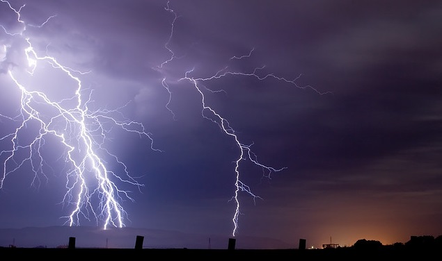 将来的避雷针有望令闪电呈抛物线