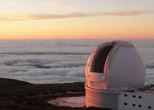 PAUCam相机设备已经于本月在大西洋加纳利群岛上的赫歇尔望远镜(口径4.2米)上安装并进行了首次观测
