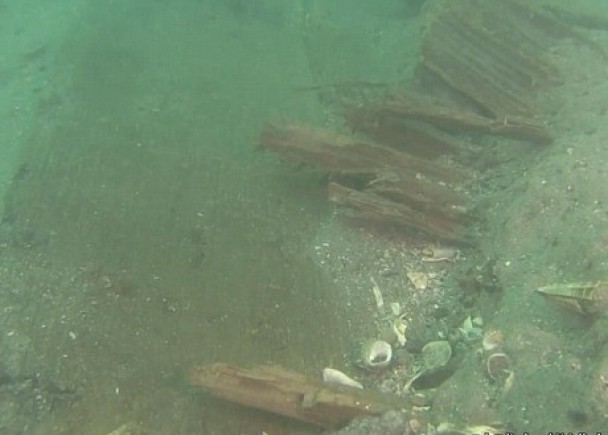 最大的一艘船全长20米,阔7米,仅比一艘渔船大。