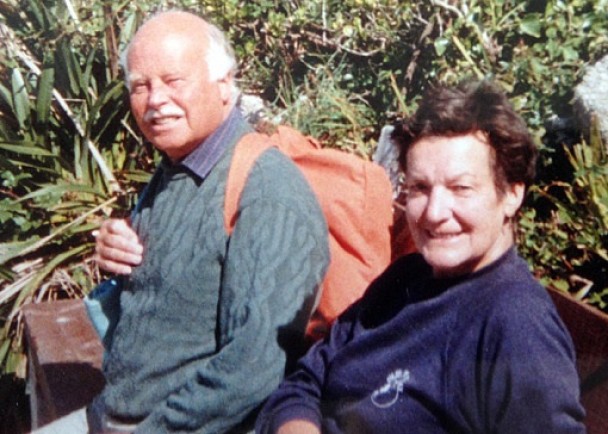 晚年时的普尔(左)和太太