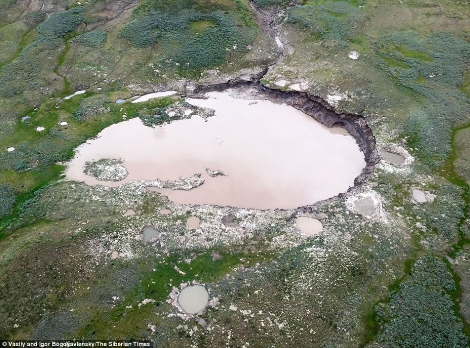 һؾ޶B2ƬʾСĻɽΧƣǶˮѧΪһɽһС±ڻͬõĽ