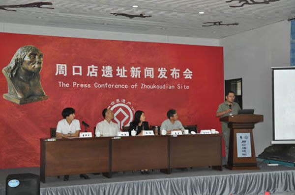 张双权副研究员介绍发掘工作进展