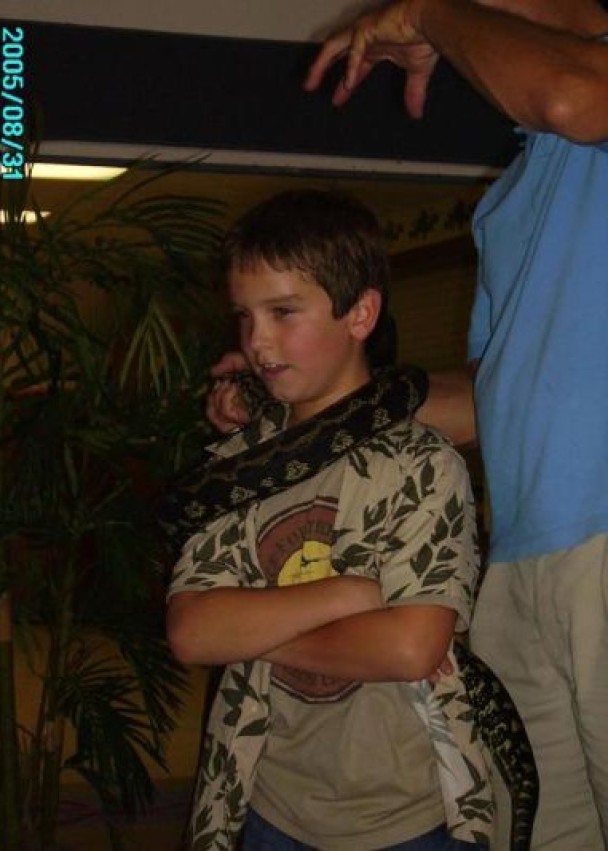 汤普森小时候(图)已十分喜欢动物。