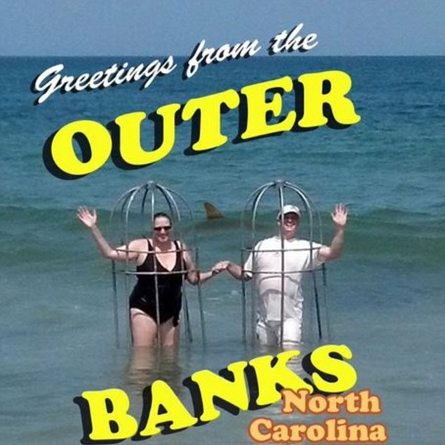 这对情侣套着防鲨笼上阵的照片,更被加上字句在网上疯传。