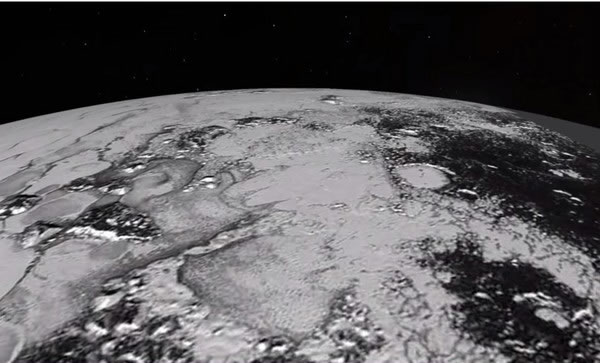 新视野号传回的最新照片显示冥王星上有氮、一氧化碳与甲烷组成的冰河、山峰以及大量的霾雾