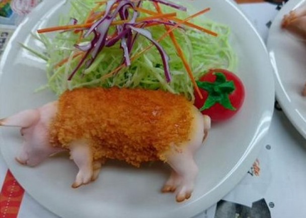有些“猪”被涂上面包粉,制成日式炸猪排。
