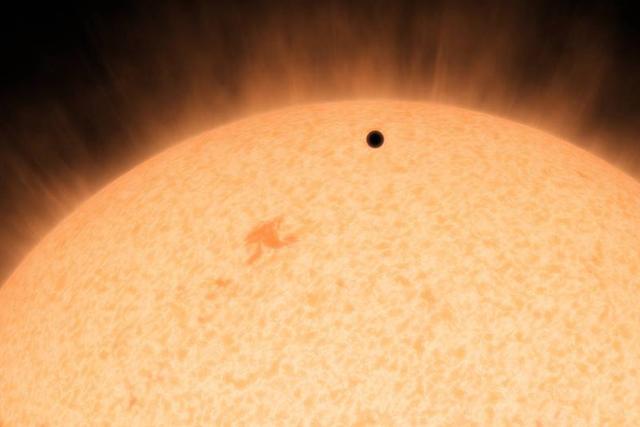 对于系外行星凌日,也有比较严格的要求,比如其方向要正对地球,这样我们才能发现恒星亮等的微弱变化