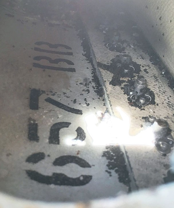 残骸印有“657-BB”号码。