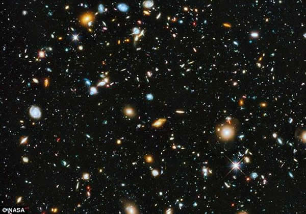 一项由密歇根州立大学的科学家领衔的研究显示宇宙可能比我们设想的更“空”。 早前的研究认为这类暗星系的数量可能是类似哈勃望远镜所能观测到的所谓“明亮星系”数量的数