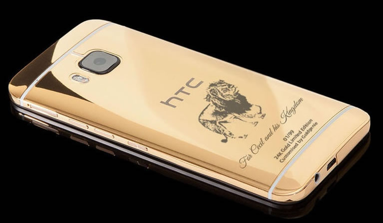 24k镀金手机背后印有塞西尔肖像