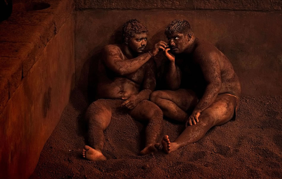 ��ӡ�ȴ�ͳ���ˤ��(Kushti)��У�ˤ����ֻ���Ų������������ӣ����������ΰ͡������Լ����͡��ڱ���������ˤ�����ǻ῿�����ӱ�����Ϣ������������ͷ������