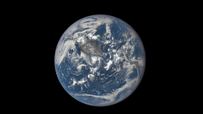 美国宇航局发布令人惊叹动画:月球正从地球前方通过