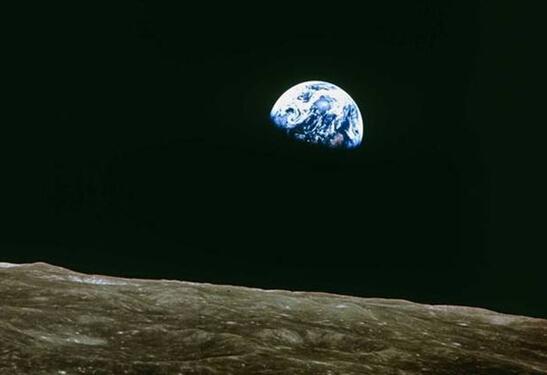 ���ǰ����޺���Ա����ĵ��������ĵ�ƽ�����������Ƭ��̫������ε��ɫ��������������ڲ�ͬ�������������������������