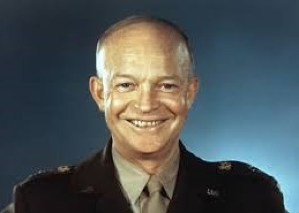 艾森豪威尔(图)曾向杜鲁门建议,不要用核武对付已呈败象的日本。