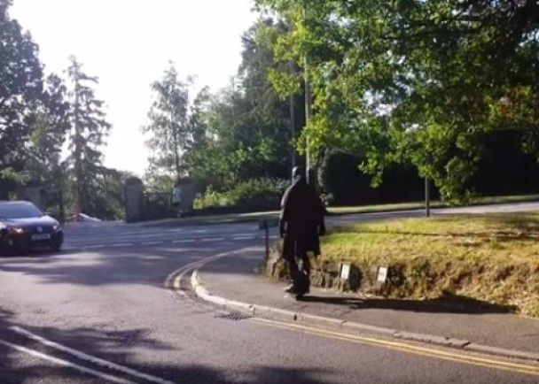 “蝙蝠侠”经常外出巡逻