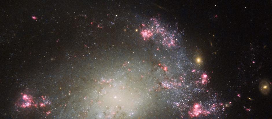 ������Զ������ľ�����������ϵNGC 428