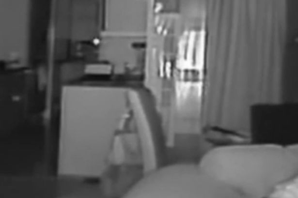 椅子被拍到自动移动