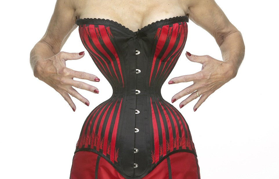 世界上最细的腰长在美国的凯西·琼(Cathie Jung)身上,只有31.1厘米。