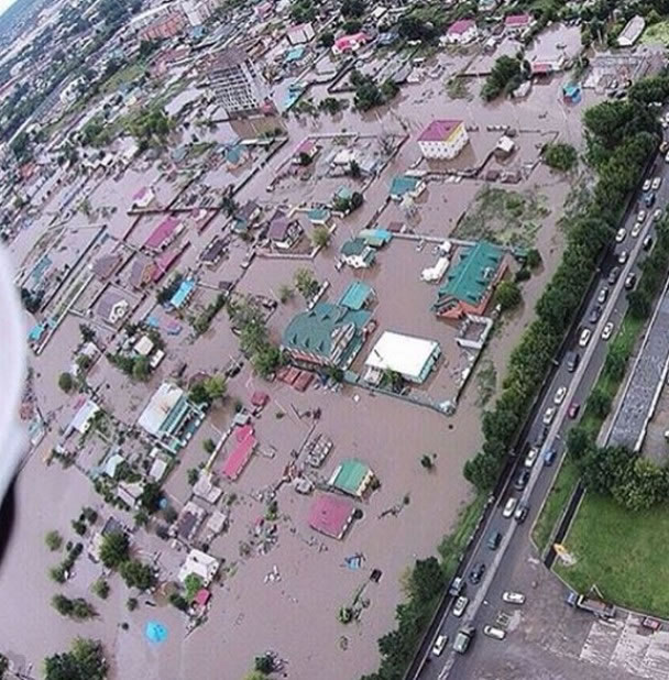 水浸情况严重,多处地方被洪水包围。