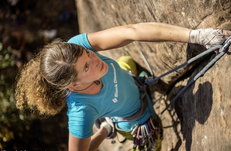 谢尔布喜欢攀爬各种类型的峭壁裂缝