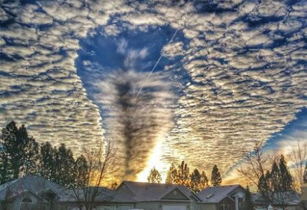 《天空之云洞》