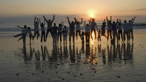 大家庭虽然吵闹,但乐趣也多。