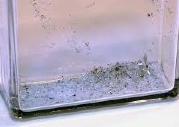 “DUST”晶片爆裂后,碎片还会持续爆裂,令人无法将之复原。