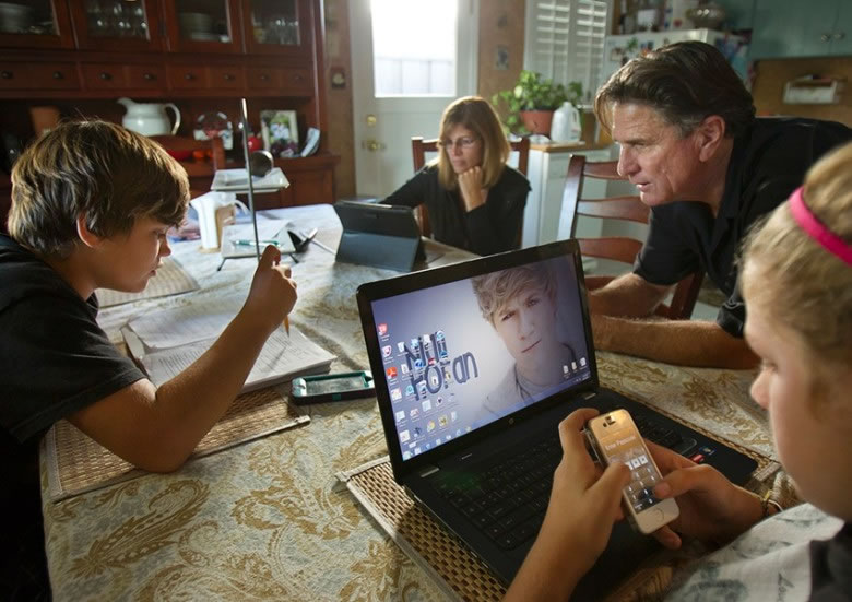 ������ָ��ĸ�ճ��ò�ʱ��Ӧ�ñ���ʹ���ֻ������Եȵ��Ӳ�Ʒ��