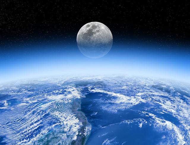 研究人员发现，地球引力对月球收缩时的断层方向有着难以估计的影响。
