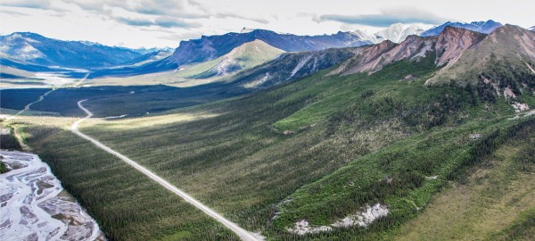 美国科学家不确定如何阻止大规模冻土滑坡向阿拉斯加道尔顿高速公路迈进。