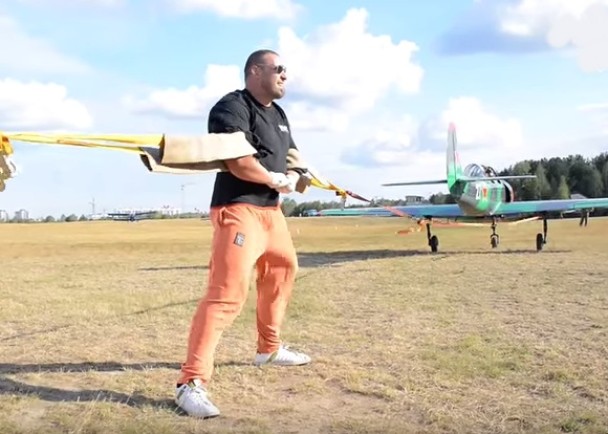 ϣķ��ͽ����ס2�ܷɻ�