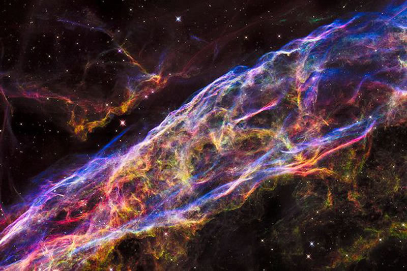 美国宇航局公布面纱星云(The Veil Nebula)的最新奇幻照片