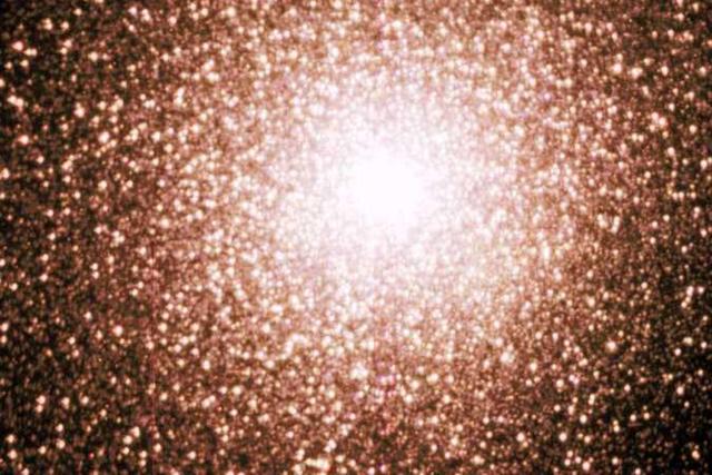 杜鹃座47球状星团拥有大量的恒星,但毫秒级脉冲星的数量仍然很少