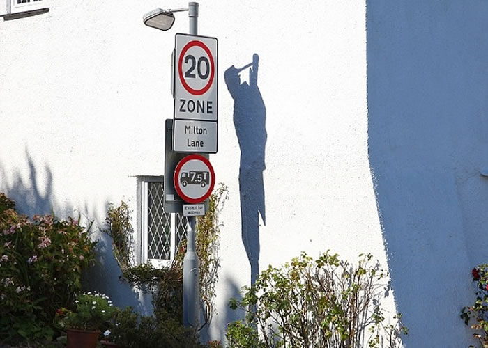 ������Ƕ���ȥ����Ӱ�������˱��������ϡ�