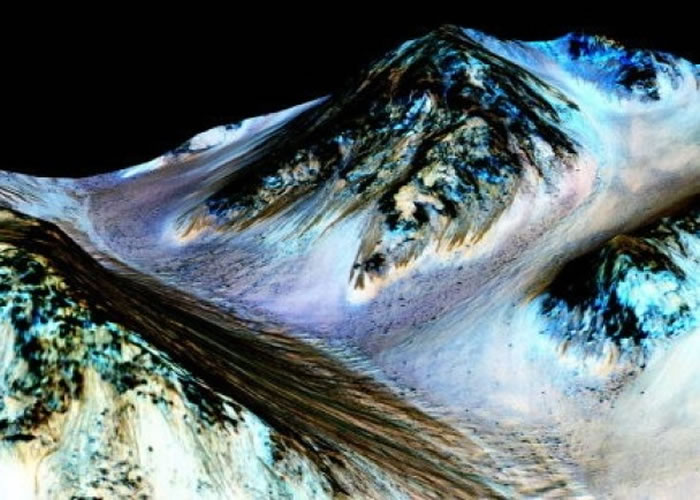 NASA表示火星上有液态水流动痕迹