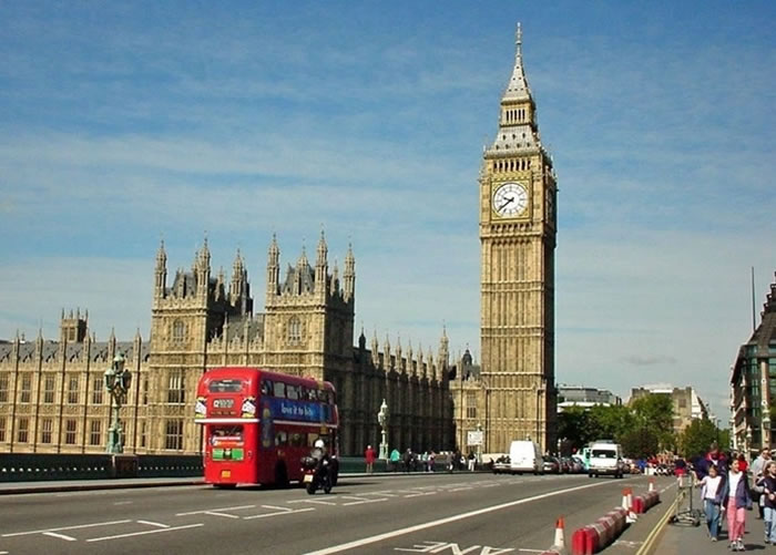 Ӣ������������ȫ��֮�ڡ�ͼΪ�׶ء�