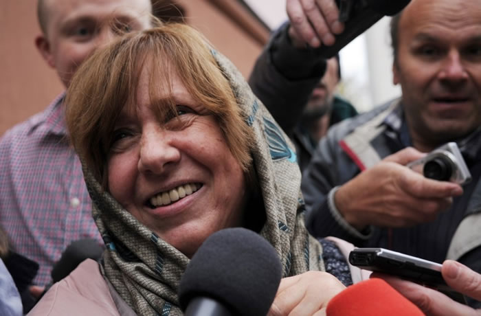 阿列克谢耶维奇获奖后笑逐颜开