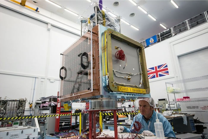 英国萨里卫星科技公司(SSTL)公布该公司发射的“硝酸甘油”卫星的详细情况