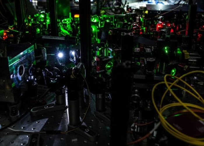 ��λ����ѧ��͸�����������۲���ӵķ�Ӧ