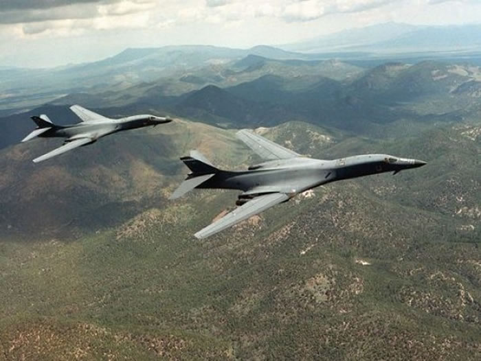 ���ͺ�ը��������Ͼɵ�B-1��ը����ͼ����