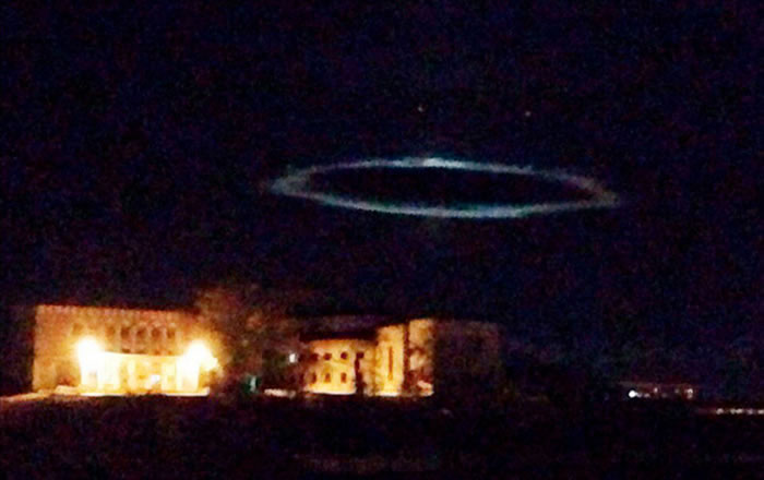 俄罗斯布里亚特共和国夜空惊现绿光UFO