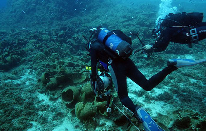 希腊弗尔尼岛海底发现22只年代久远的古沉船 有众多珍贵文物