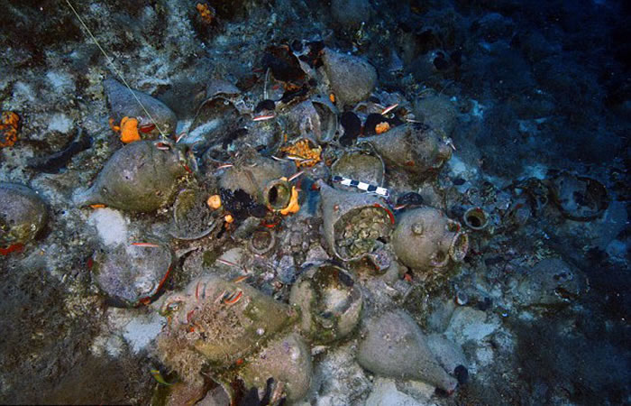 希腊弗尔尼岛海底发现22只年代久远的古沉船 有众多珍贵文物