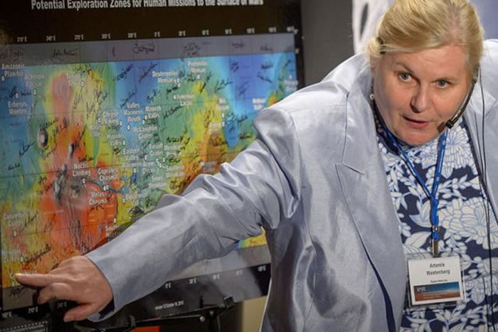 科学家认为,一个理想的考察地点需要具备我们感兴趣的东西,比如水冰、潜在微生物、支持人类探索的资源区、以及具备建造火星基地的地质环境等
