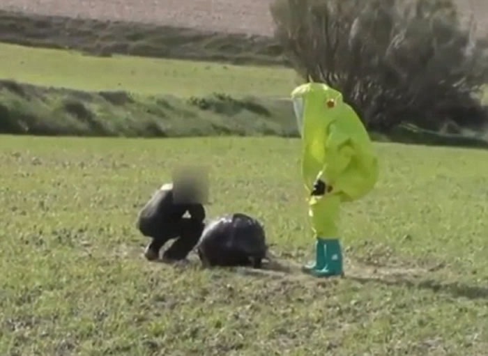 国民警卫队接到报告前往调查黑色球体,这个地区随后被隔离。