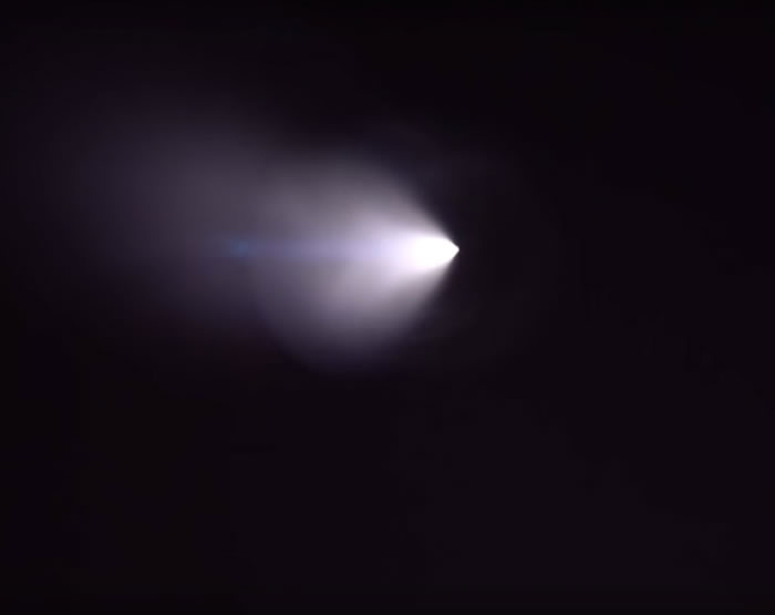 夜空惊现UFO：美国海军潜艇肯塔基号在南加州外海试射“三叉戟-2”战略弹道导弹