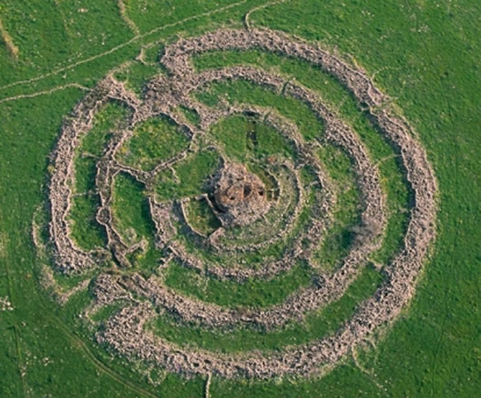 ��ɫ�м�����5000����ǰ�ġ�����֮�֡���ʯ�������Ѫ��ʷ